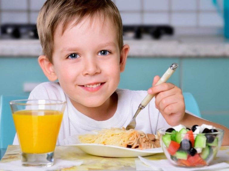 Чим нагодувати дитину перед школою?
